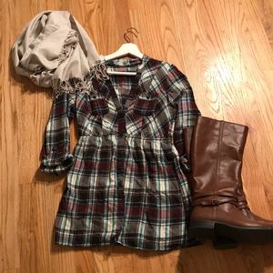 Maurice’s Long flannel top 🍁Small